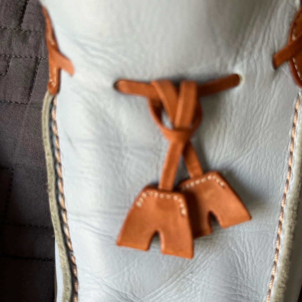 Tommy Bahamas woman’s leather mules - Picture 8 of 9